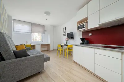 Kuchnia lub aneks kuchenny w obiekcie Funkcjonalny Apartament Praca Zdalna w Doskonałej Lokalizacji Wrocławia by Noclegi Renters