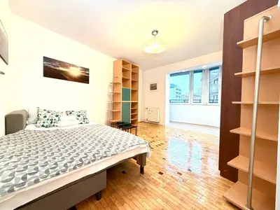 Łóżko lub łóżka w pokoju w obiekcie Kilińskiego Urban Apartment by BookingHost