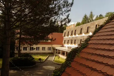 Budynek, w którym mieści się ośrodek wypoczynkowy