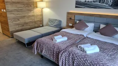 Łóżko lub łóżka w pokoju w obiekcie Aparthotel Apartamenty Czarna Góra 0119
