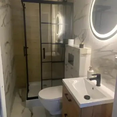 Pod świerkami