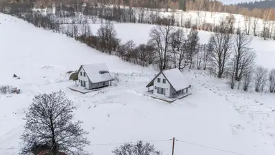 Obiekt Osada Niebieskich Drzwi 39 B zimą