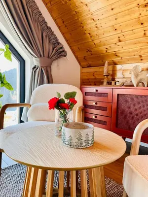 Część wypoczynkowa w obiekcie Baranówka - komfortowe domki i apartamenty z balia, sauną, widokiem i ogrodem