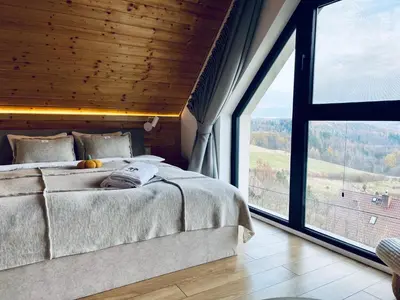 Łóżko lub łóżka w pokoju w obiekcie Baranówka - komfortowe domki i apartamenty z balia, sauną, widokiem i ogrodem