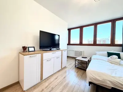 Telewizja i/lub zestaw kina domowego w obiekcie Powstańców Śląskich Lavish Apartment by BookingHost