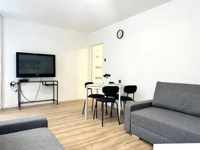Telewizja i/lub zestaw kina domowego w obiekcie Grabiszyńska Apartment - Lift