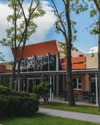 Budynek, w którym mieści się hotel