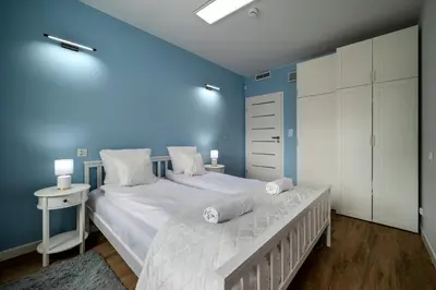 Łóżko lub łóżka w pokoju w obiekcie RentPlanet - Apartament Brzoskwiniowa