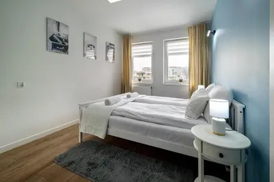 Łóżko lub łóżka w pokoju w obiekcie RentPlanet - Apartament Brzoskwiniowa