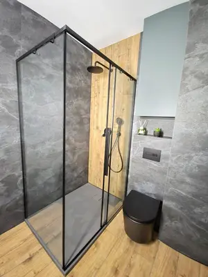 Łazienka w obiekcie Apartament Zielony Loft Kudowa Zdrój z parkingiem w garażu