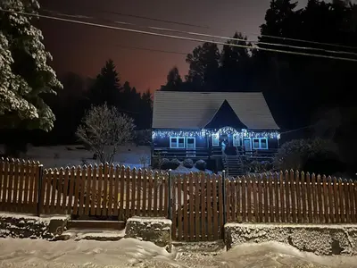 Budynek, w którym mieści się dom w stylu alpejskim