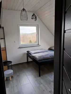 Łóżko lub łóżka w pokoju w obiekcie Przystań w górskim Raju