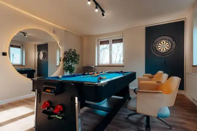 Stół bilardowy w obiekcie Party House - Private Events & Birthdays