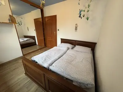 Łóżko lub łóżka w pokoju w obiekcie Polanica Zdrój dom wolnostojący dla 6 osób