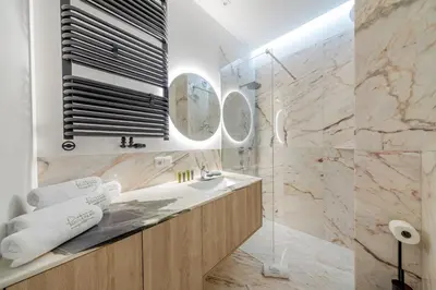 Łazienka w obiekcie Apartamenty z jacuzzi i widokiem na Odrę - Boulevard Drobnera