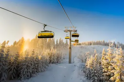 Obiekt Karczma Czarna Góra - Czarna Góra Resort zimą