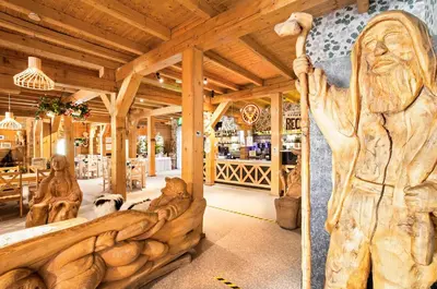 Restauracja lub miejsce do jedzenia w obiekcie Karczma Czarna Góra - Czarna Góra Resort