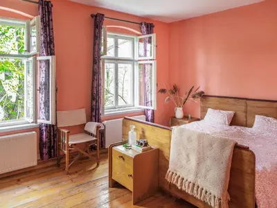 Łóżko lub łóżka w pokoju w obiekcie Holiday Home für eine große Familie oder eine Gruppe von Freunden by Interhome