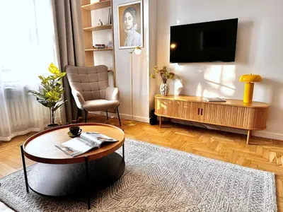 Telewizja i/lub zestaw kina domowego w obiekcie Stylowy retro apartament w sercu Wrocławia