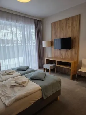 Łóżko lub łóżka w pokoju w obiekcie Aparthotel Apartamenty Czarna Góra 136