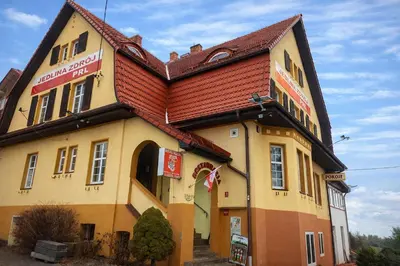 Budynek, w którym mieści się hotel