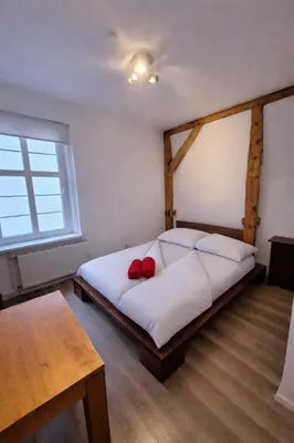 Łóżko lub łóżka w pokoju w obiekcie Gospoda PRL Jedlina zdrój