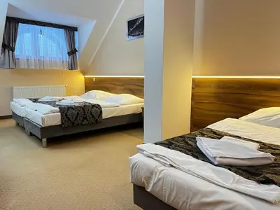 Łóżko lub łóżka w pokoju w obiekcie Hotel Gorzelanny - basen , jacuzzi , sauna sucha, parowa w cenie pobytu!