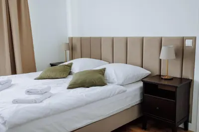 Łóżko lub łóżka w pokoju w obiekcie Domek pod zamkiem