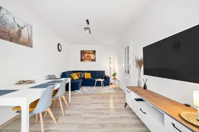 Telewizja i/lub zestaw kina domowego w obiekcie Balonowa 43 by Homeprime