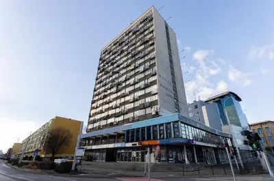 Budynek, w którym mieści się apartament