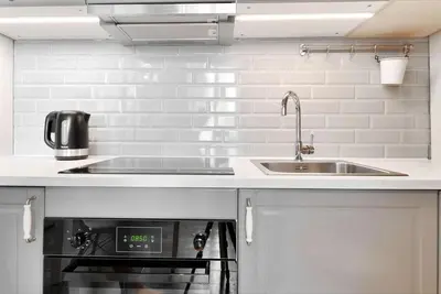 Kuchnia lub aneks kuchenny w obiekcie Comfort & Modern Apartment Studio by Market Square with AC AS HOME S4