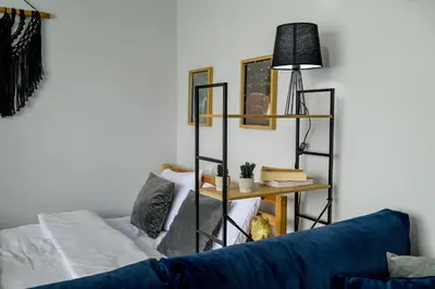 Łóżko lub łóżka w pokoju w obiekcie RentPlanet - Studio Zdrowa