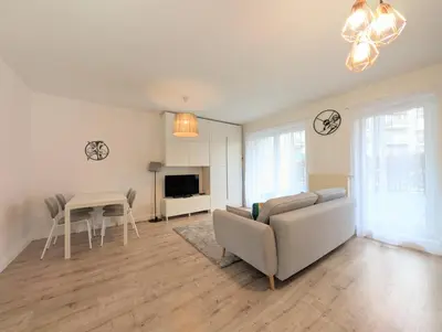 Część wypoczynkowa w obiekcie Jesionowa Spacious Apartment by BookingHost
