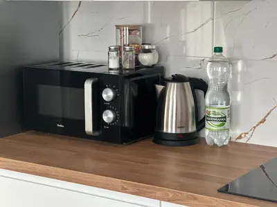 Zestaw do parzenia kawy i herbaty w obiekcie Apartament SŁONECZNY