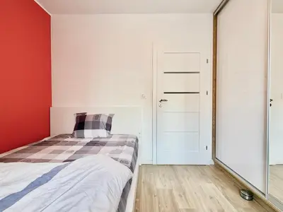 Łóżko lub łóżka w pokoju w obiekcie Słoneczne Mieszkanie na Parterze z Ogrodem