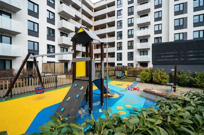 Plac zabaw dla dzieci w obiekcie Miedziana - Apartament z balkonem, miejscem do pracy, wi-fi - Wrocław - Fair Rentals