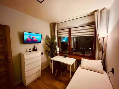Telewizja i/lub zestaw kina domowego w obiekcie Pokoje Gliwice - apartament i komfortowe noclegi