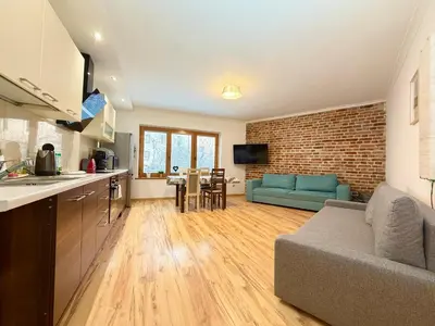 Kuchnia lub aneks kuchenny w obiekcie Rynek Wrocław Apartment for 8 People by BookingHost