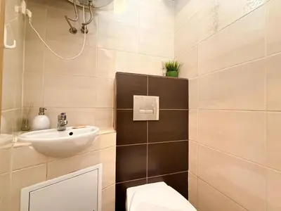 Łazienka w obiekcie Rynek Wrocław Apartment for 8 People by BookingHost