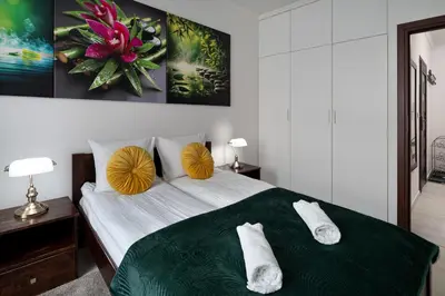 Łóżko lub łóżka w pokoju w obiekcie RentPlanet - Apartament Pomorska