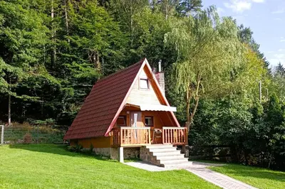 Budynek, w którym mieści się dom w stylu alpejskim