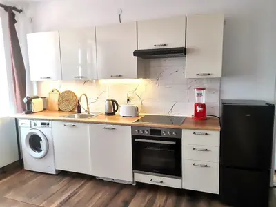 Kuchnia lub aneks kuchenny w obiekcie Apartament dla Cyfrowych Nomadów z miejscem pracy