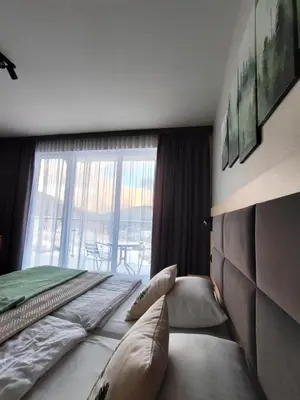 Łóżko lub łóżka w pokoju w obiekcie Apartament Czarna Góra Ischgl 13 z widokiem na góry