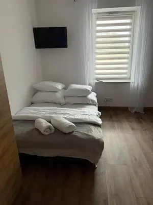 Łóżko lub łóżka w pokoju w obiekcie Hostel Granat