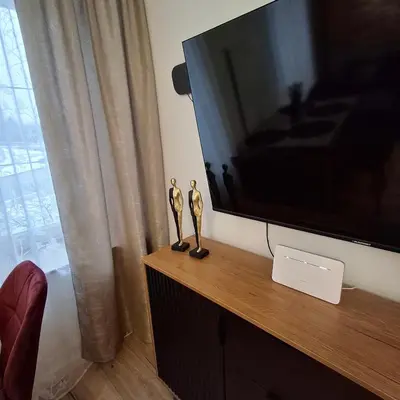 Telewizja i/lub zestaw kina domowego w obiekcie Przytulny Apartament Lelewela 2