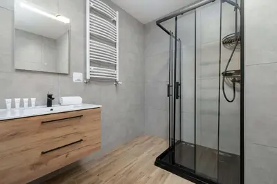 Łazienka w obiekcie Elegant Apartment in Gliwice with Garden Desk and Parking by Noclegi Renters