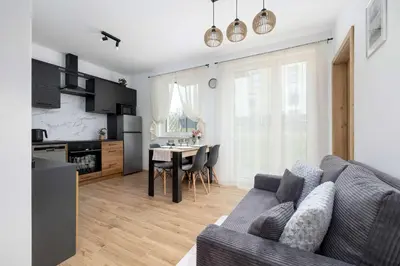 Kuchnia lub aneks kuchenny w obiekcie Elegant Apartment in Gliwice with Garden Desk and Parking by Noclegi Renters