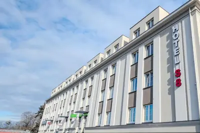 Budynek, w którym mieści się aparthotel