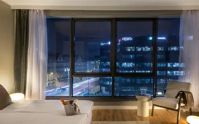 Basen w obiekcie ProperUNIT City Center Best View Apartment with AC lub w pobliżu