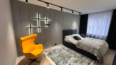 Łóżko lub łóżka w pokoju w obiekcie Designerskie dwupokojowe mieszkanie w centrum